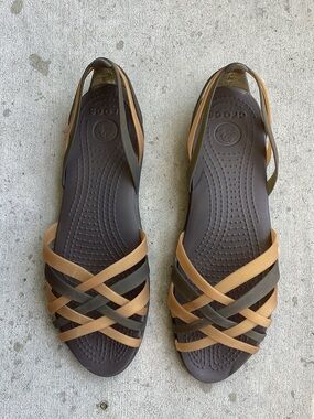 CROCS Huarache Women’s Two-Tone Strappy Slingback Sandals in Brown and Tan Sz 10